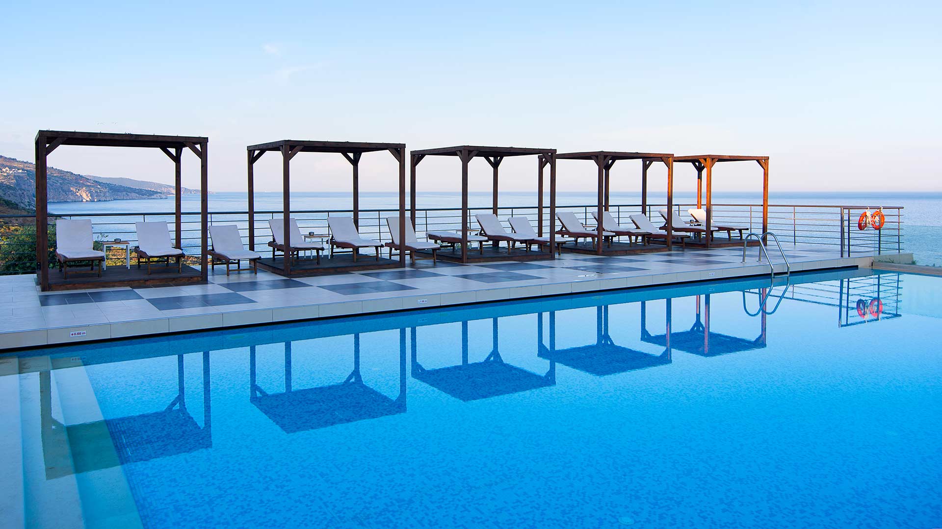 Outdoor pool and children’s pool 0