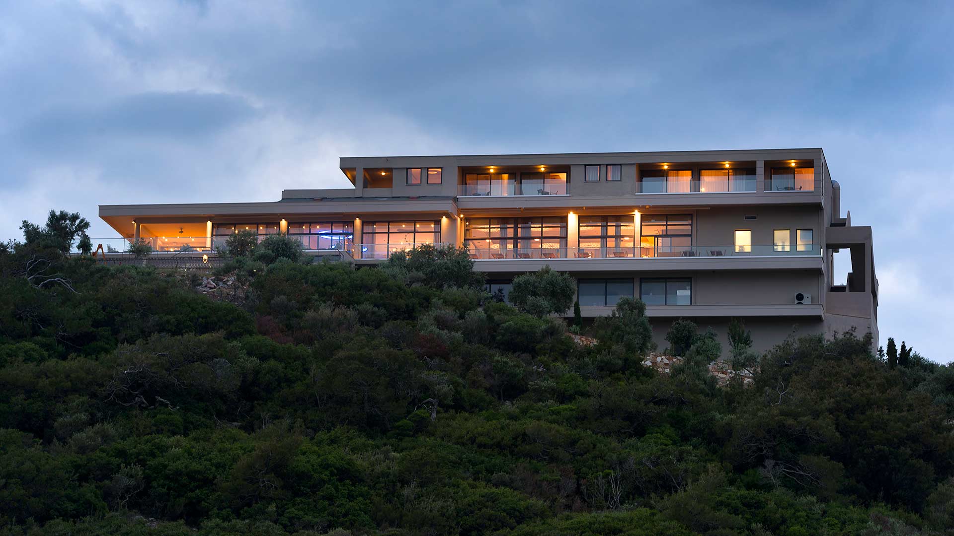 <br />
<b>Warning</b>:  Undefined variable $fetched_room_title in <b>/home/dmantzio/public_html/POOL/flexiphp7/aeolis/website/aeolis_location.php</b> on line <b>72</b><br />
 2