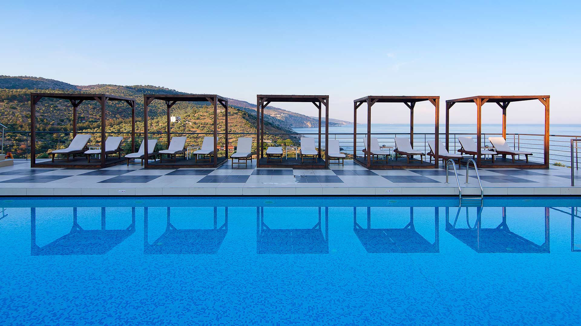 Outdoor pool and children’s pool 0