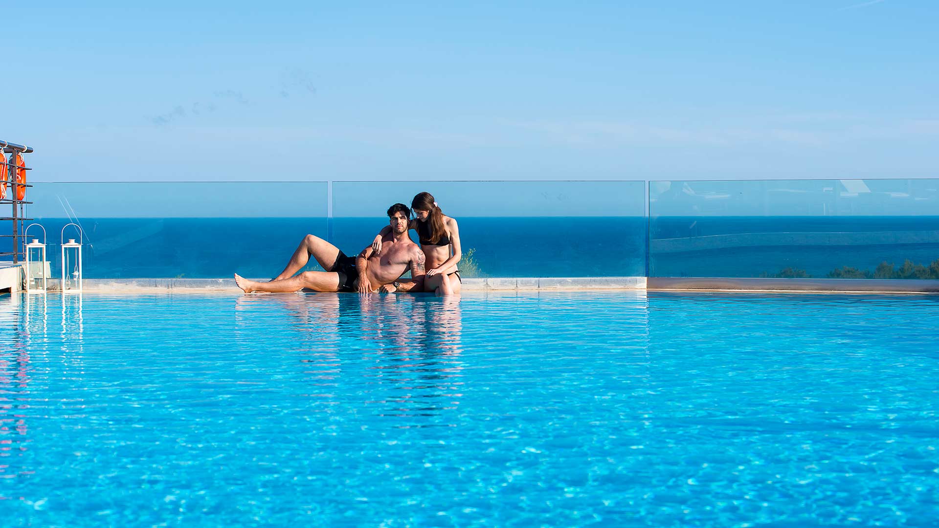 Outdoor pool and children’s pool 0