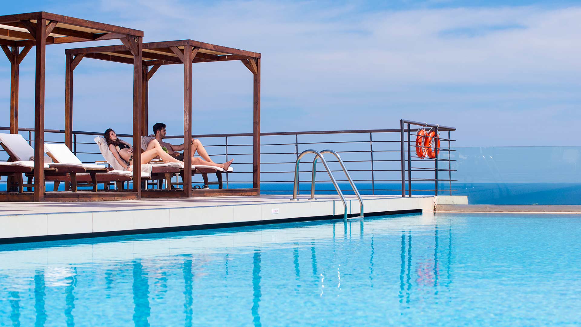 Outdoor pool and children’s pool 0