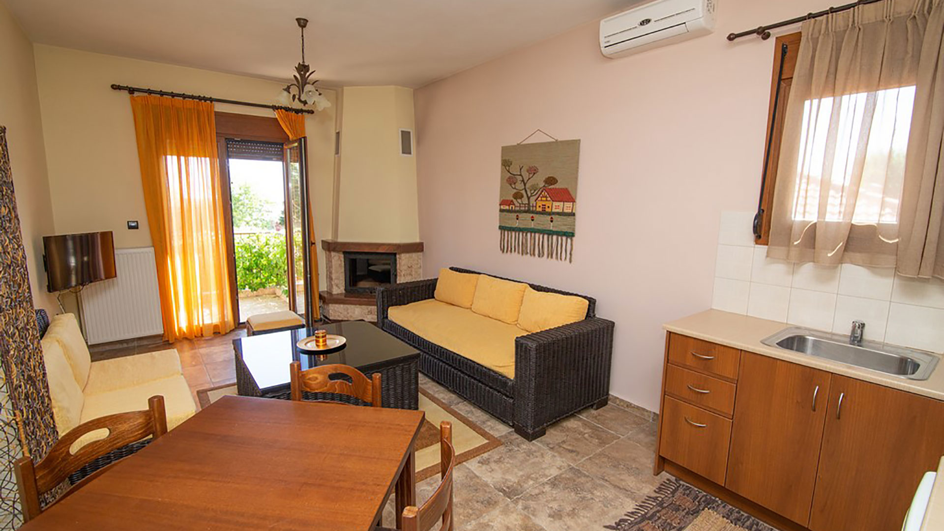 Traditional spacious and fully equipped apartments. 1