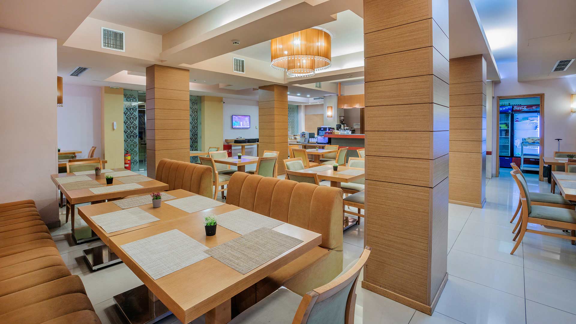 reservations@pefkahotel.gr 2