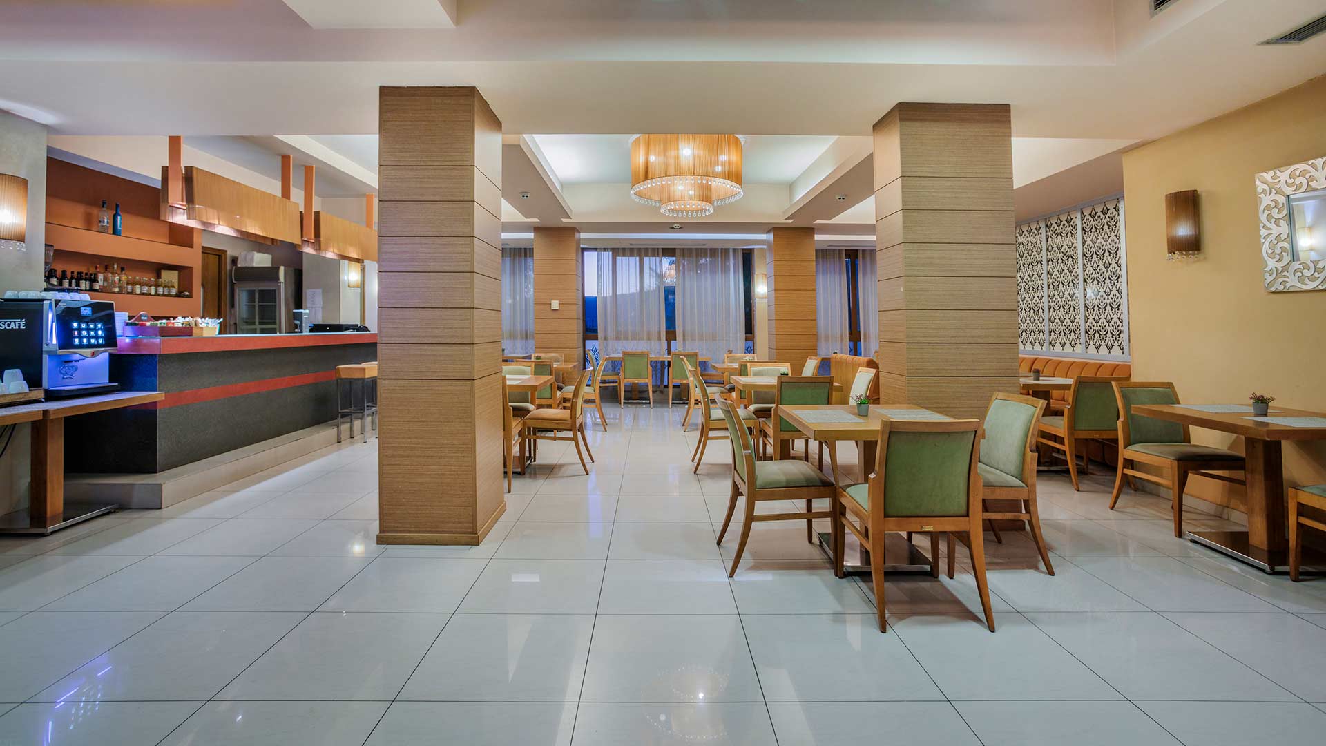 reservations@pefkahotel.gr 5