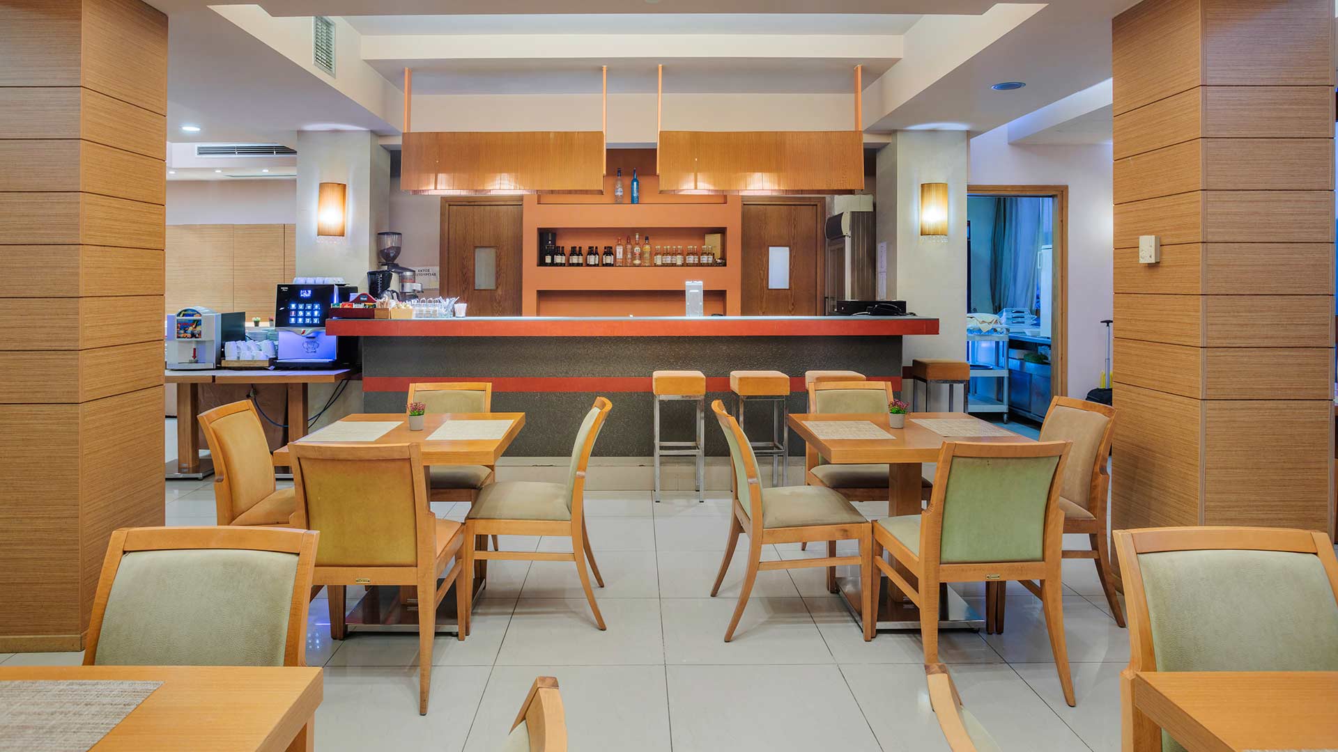 reservations@pefkahotel.gr 3