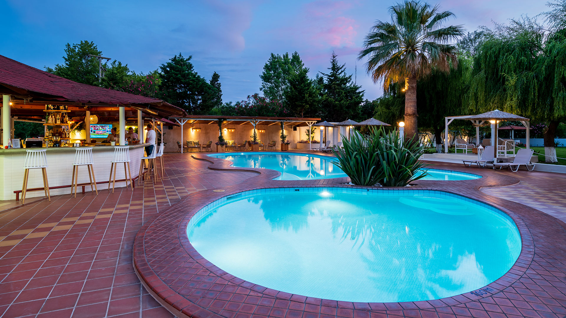 Image Swimming pool and pool snack bar