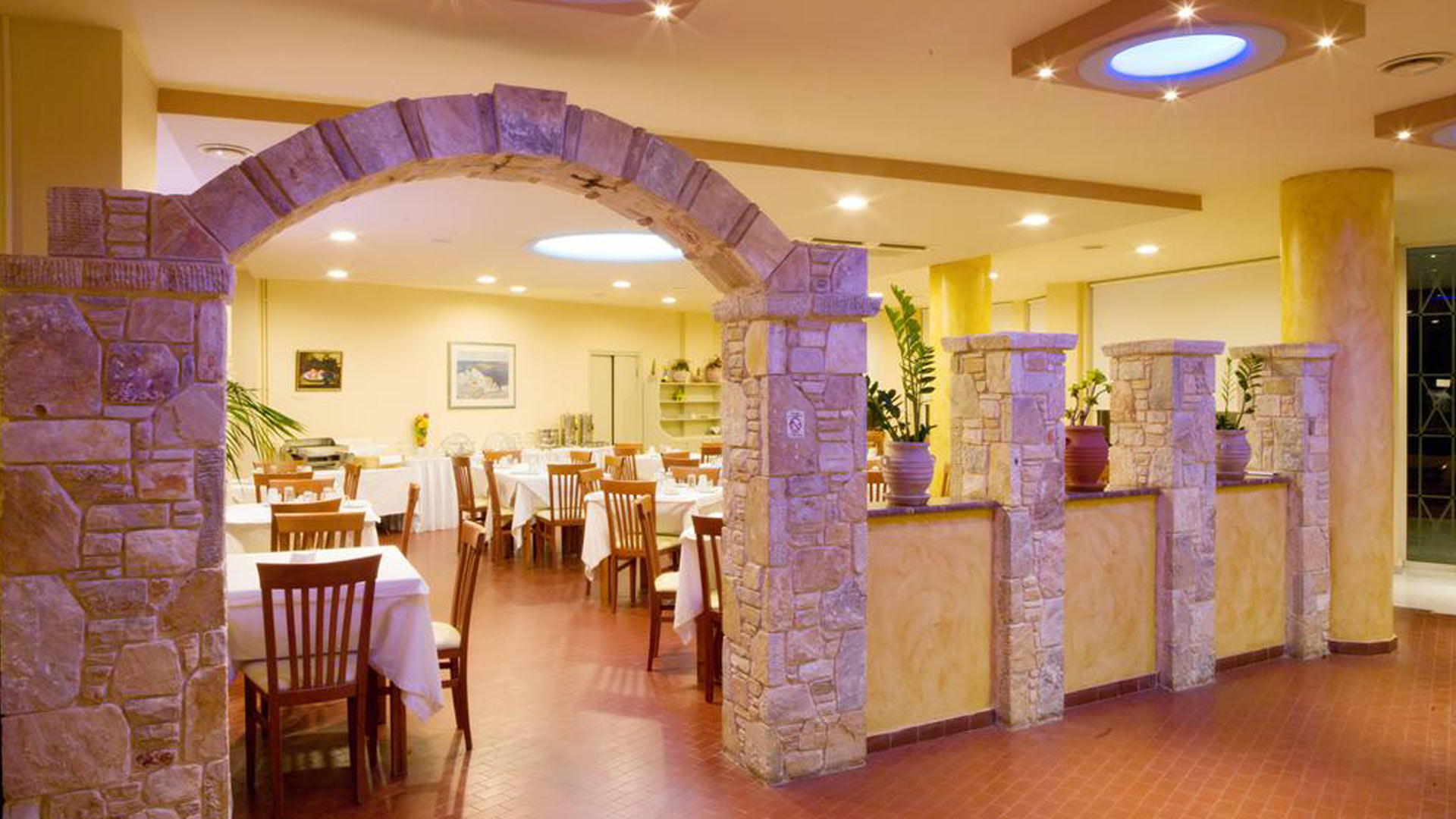 Welcome to THOMAS BEACH HOTEL 5