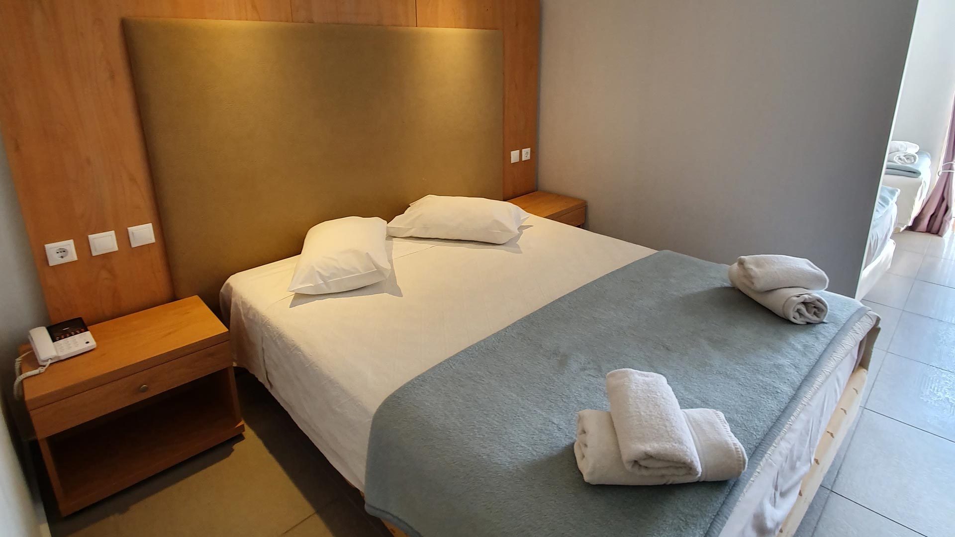 Welcome to THOMAS BEACH HOTEL 2